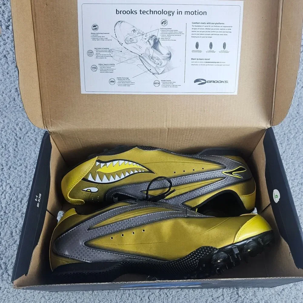 Brooks Surge MD Shoes Mens 12.5D 41200701 Track Field Running Sprinting Cleats